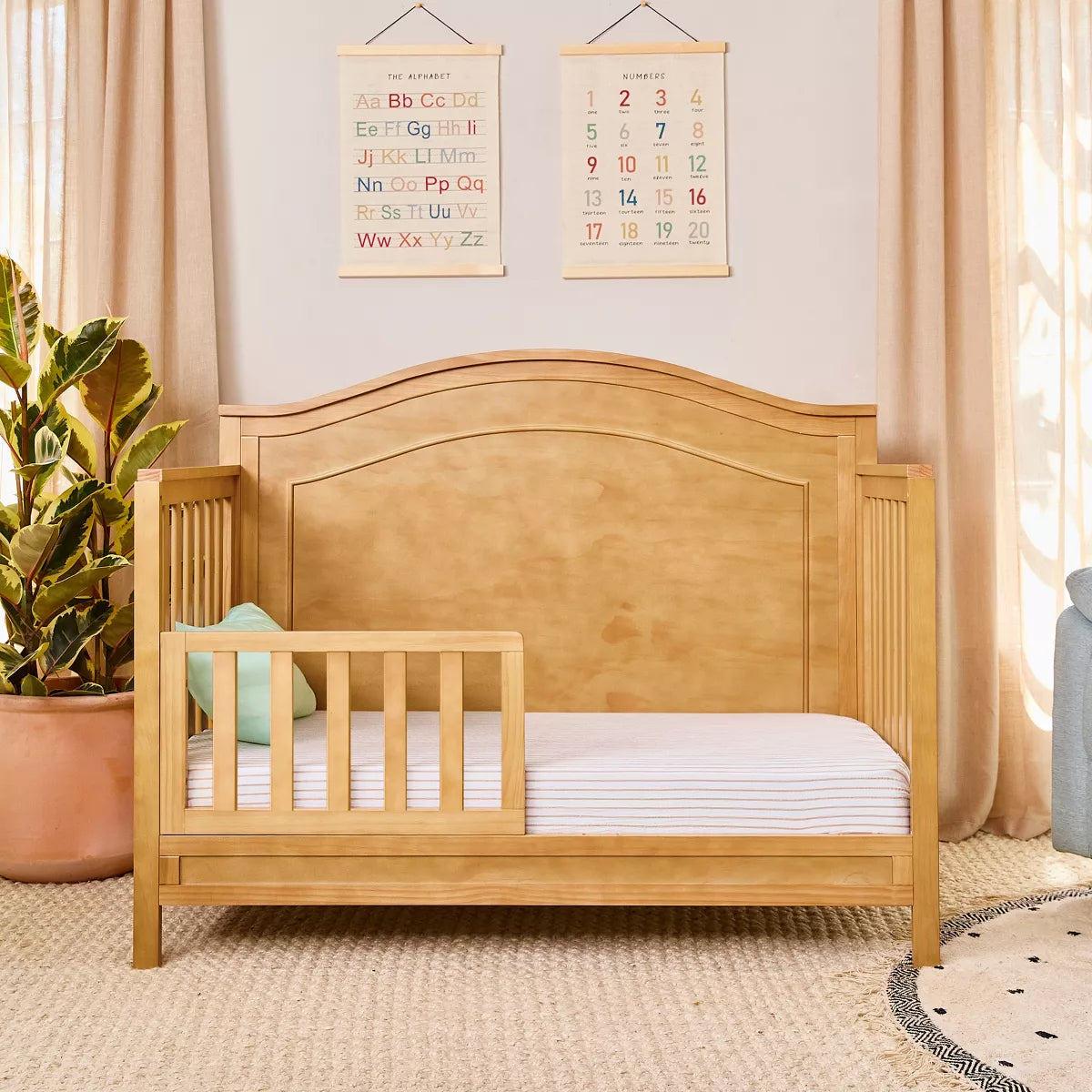 Davinci Charlie 4-In-1 Convertible Crib